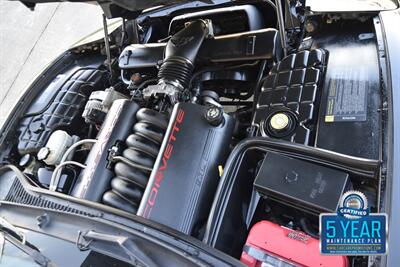 1998 Chevrolet Corvette CONVERTIBLE 6SPD MANUAL FRESH TRADE IN CLEAN   - Photo 30 - Stafford, TX 77477