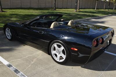 1998 Chevrolet Corvette CONVERTIBLE 6SPD MANUAL FRESH TRADE IN CLEAN   - Photo 12 - Stafford, TX 77477