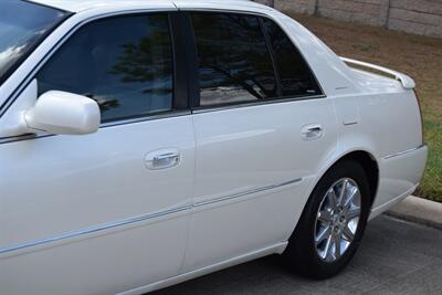 2011 Cadillac DTS PLATINUM COLLECTION HWY MILES LOADED FRESH TRADE   - Photo 9 - Stafford, TX 77477