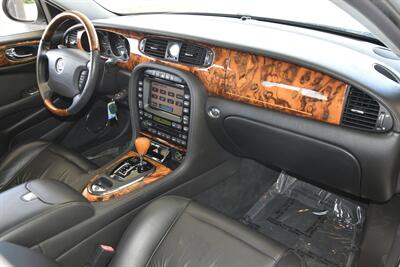 2005 Jaguar XJ8 Super V8   - Photo 33 - Stafford, TX 77477