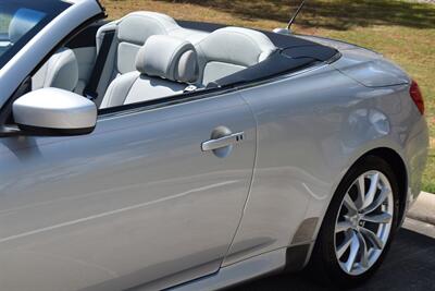 2013 INFINITI G37 CONVERTIBLE GREAT CONDITION FRESH TRADE LADY OWNED   - Photo 9 - Stafford, TX 77477
