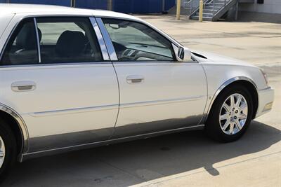 2009 Cadillac DTS PLATINUM LUXURY NAV ROOF CHROME PKG FRESH TRADE IN   - Photo 18 - Stafford, TX 77477