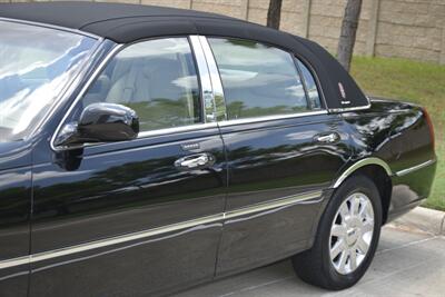 2007 Lincoln Town Car Designer Series CARRIAGE TOP HWY MILES NEW TRADE   - Photo 9 - Stafford, TX 77477