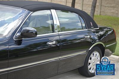 2007 Lincoln Town Car Designer Series CARRIAGE TOP HWY MILES NEW TRADE   - Photo 9 - Stafford, TX 77477