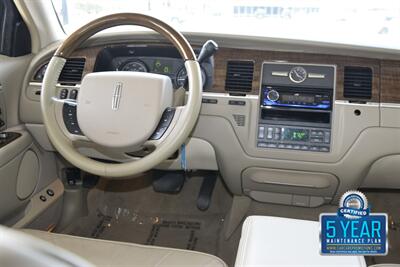 2007 Lincoln Town Car Designer Series CARRIAGE TOP HWY MILES NEW TRADE   - Photo 24 - Stafford, TX 77477
