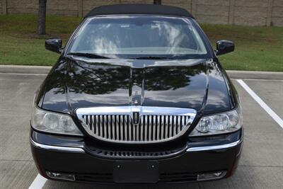 2007 Lincoln Town Car Designer Series CARRIAGE TOP HWY MILES NEW TRADE   - Photo 2 - Stafford, TX 77477