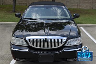 2007 Lincoln Town Car Designer Series CARRIAGE TOP HWY MILES NEW TRADE   - Photo 2 - Stafford, TX 77477