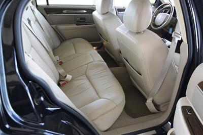 2007 Lincoln Town Car Designer Series CARRIAGE TOP HWY MILES NEW TRADE   - Photo 36 - Stafford, TX 77477