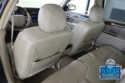 2007 Lincoln Town Car Designer Series CARRIAGE TOP HWY MILES NEW TRADE   - Photo 33 - Stafford, TX 77477