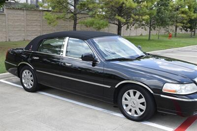 2007 Lincoln Town Car Designer Series CARRIAGE TOP HWY MILES NEW TRADE   - Photo 6 - Stafford, TX 77477