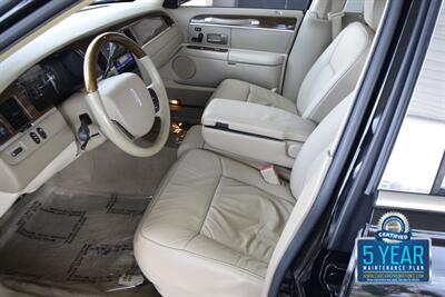 2007 Lincoln Town Car Designer Series CARRIAGE TOP HWY MILES NEW TRADE   - Photo 30 - Stafford, TX 77477