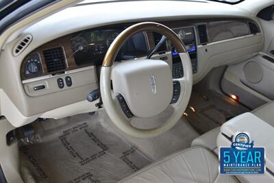 2007 Lincoln Town Car Designer Series CARRIAGE TOP HWY MILES NEW TRADE   - Photo 28 - Stafford, TX 77477