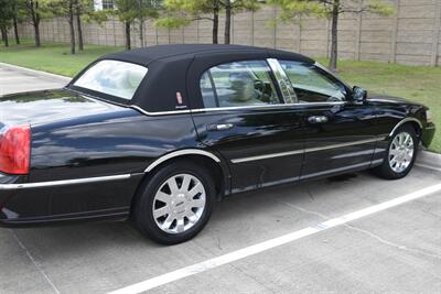 2007 Lincoln Town Car Designer Series CARRIAGE TOP HWY MILES NEW TRADE   - Photo 16 - Stafford, TX 77477