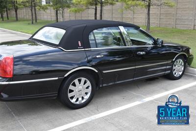 2007 Lincoln Town Car Designer Series CARRIAGE TOP HWY MILES NEW TRADE   - Photo 16 - Stafford, TX 77477