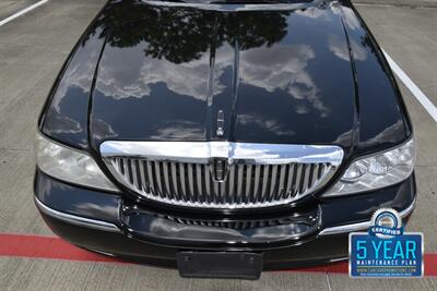 2007 Lincoln Town Car Designer Series CARRIAGE TOP HWY MILES NEW TRADE   - Photo 12 - Stafford, TX 77477