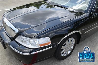 2007 Lincoln Town Car Designer Series CARRIAGE TOP HWY MILES NEW TRADE   - Photo 10 - Stafford, TX 77477