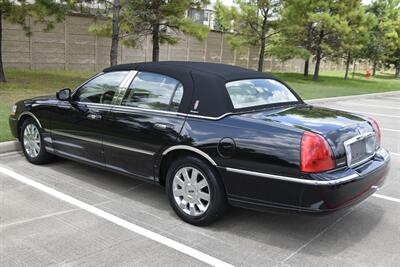 2007 Lincoln Town Car Designer Series CARRIAGE TOP HWY MILES NEW TRADE   - Photo 13 - Stafford, TX 77477