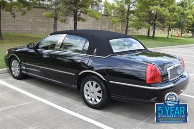 2007 Lincoln Town Car Designer Series CARRIAGE TOP HWY MILES NEW TRADE   - Photo 13 - Stafford, TX 77477