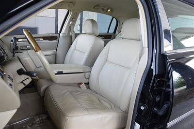 2007 Lincoln Town Car Designer Series CARRIAGE TOP HWY MILES NEW TRADE   - Photo 32 - Stafford, TX 77477