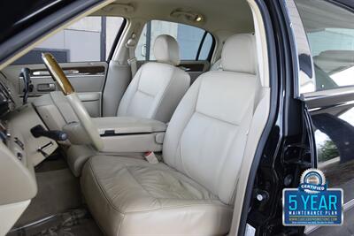 2007 Lincoln Town Car Designer Series CARRIAGE TOP HWY MILES NEW TRADE   - Photo 32 - Stafford, TX 77477