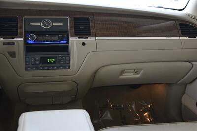 2007 Lincoln Town Car Designer Series CARRIAGE TOP HWY MILES NEW TRADE   - Photo 25 - Stafford, TX 77477