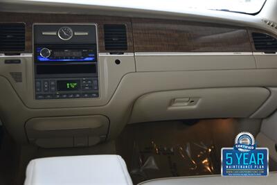 2007 Lincoln Town Car Designer Series CARRIAGE TOP HWY MILES NEW TRADE   - Photo 25 - Stafford, TX 77477