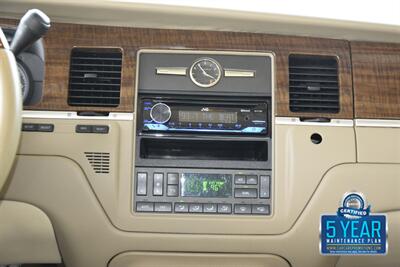 2007 Lincoln Town Car Designer Series CARRIAGE TOP HWY MILES NEW TRADE   - Photo 27 - Stafford, TX 77477