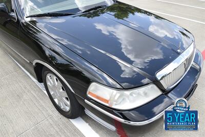 2007 Lincoln Town Car Designer Series CARRIAGE TOP HWY MILES NEW TRADE   - Photo 11 - Stafford, TX 77477