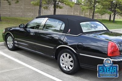 2007 Lincoln Town Car Designer Series CARRIAGE TOP HWY MILES NEW TRADE   - Photo 15 - Stafford, TX 77477