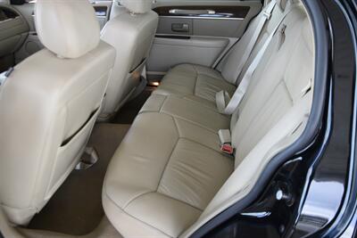 2007 Lincoln Town Car Designer Series CARRIAGE TOP HWY MILES NEW TRADE   - Photo 35 - Stafford, TX 77477