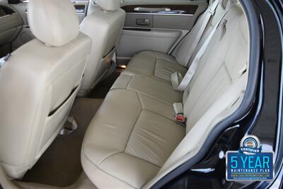 2007 Lincoln Town Car Designer Series CARRIAGE TOP HWY MILES NEW TRADE   - Photo 35 - Stafford, TX 77477