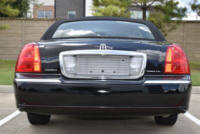 2007 Lincoln Town Car Designer Series CARRIAGE TOP HWY MILES NEW TRADE   - Photo 20 - Stafford, TX 77477