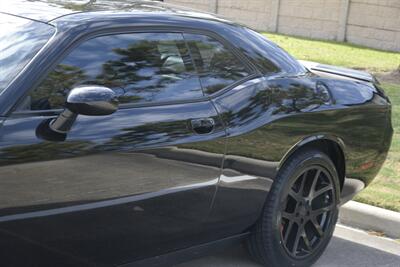 2011 Dodge Challenger SRT8 392 6SPD MANUAL RARE COMBO FRESH TRADE CLEAN   - Photo 8 - Stafford, TX 77477