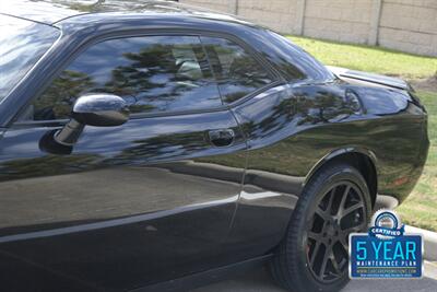 2011 Dodge Challenger SRT8 392 6SPD MANUAL RARE COMBO FRESH TRADE CLEAN   - Photo 8 - Stafford, TX 77477