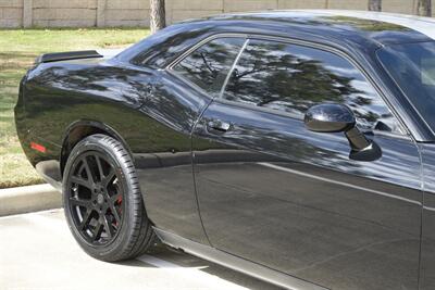 2011 Dodge Challenger SRT8 392 6SPD MANUAL RARE COMBO FRESH TRADE CLEAN   - Photo 7 - Stafford, TX 77477