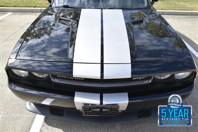 2011 Dodge Challenger SRT8 392 6SPD MANUAL RARE COMBO FRESH TRADE CLEAN   - Photo 11 - Stafford, TX 77477