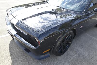 2011 Dodge Challenger SRT8 392 6SPD MANUAL RARE COMBO FRESH TRADE CLEAN   - Photo 9 - Stafford, TX 77477