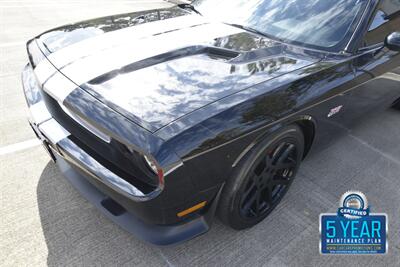 2011 Dodge Challenger SRT8 392 6SPD MANUAL RARE COMBO FRESH TRADE CLEAN   - Photo 9 - Stafford, TX 77477