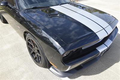 2011 Dodge Challenger SRT8 392 6SPD MANUAL RARE COMBO FRESH TRADE CLEAN   - Photo 10 - Stafford, TX 77477