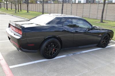 2011 Dodge Challenger SRT8 392 6SPD MANUAL RARE COMBO FRESH TRADE CLEAN   - Photo 13 - Stafford, TX 77477