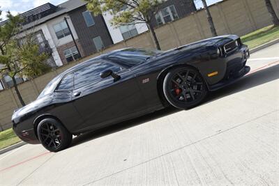 2011 Dodge Challenger SRT8 392 6SPD MANUAL RARE COMBO FRESH TRADE CLEAN   - Photo 21 - Stafford, TX 77477