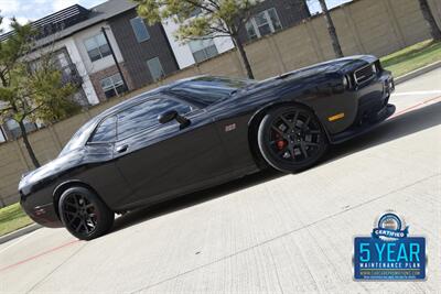 2011 Dodge Challenger SRT8 392 6SPD MANUAL RARE COMBO FRESH TRADE CLEAN   - Photo 21 - Stafford, TX 77477
