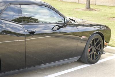 2011 Dodge Challenger SRT8 392 6SPD MANUAL RARE COMBO FRESH TRADE CLEAN   - Photo 17 - Stafford, TX 77477