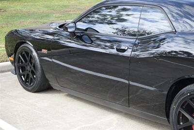 2011 Dodge Challenger SRT8 392 6SPD MANUAL RARE COMBO FRESH TRADE CLEAN   - Photo 16 - Stafford, TX 77477