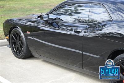 2011 Dodge Challenger SRT8 392 6SPD MANUAL RARE COMBO FRESH TRADE CLEAN   - Photo 16 - Stafford, TX 77477