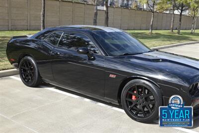 2011 Dodge Challenger SRT8 392 6SPD MANUAL RARE COMBO FRESH TRADE CLEAN   - Photo 6 - Stafford, TX 77477