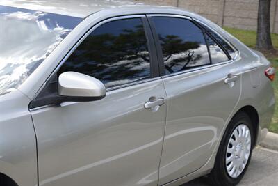 2015 Toyota Camry LE 86K LOW MILES FRESH TRADE IN NICE   - Photo 9 - Stafford, TX 77477