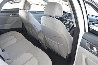 2017 Hyundai Sonata Hybrid SE   - Photo 36 - Stafford, TX 77477