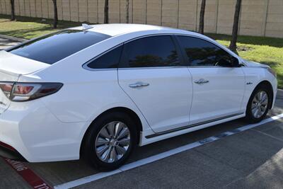 2017 Hyundai Sonata Hybrid SE   - Photo 19 - Stafford, TX 77477