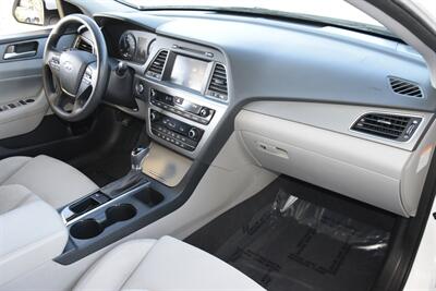 2017 Hyundai Sonata Hybrid SE   - Photo 39 - Stafford, TX 77477